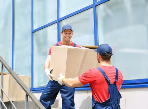 Hackney house move with careful loading near residential streets